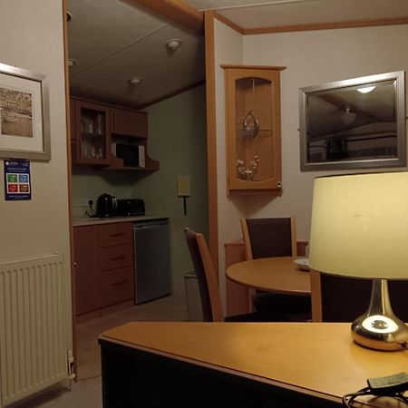 Lovely 3 Bedroom 8 Berth Caravan In Rhyl Exterior photo